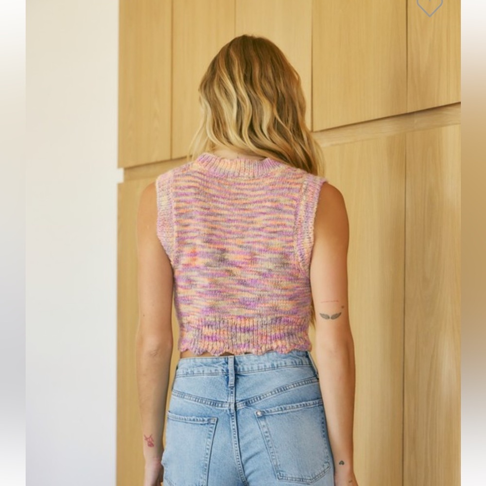 Scallop Hem Crop Cable Knit Sweater Vest - Picture 7 of 8